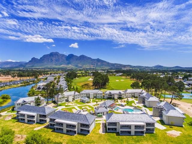 Golf resort accommodation overlooking the course and mountains in the Western Cape